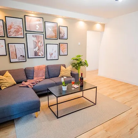 Spacious Newly Renovated 2br With Balcony * Bucharest