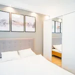 Spacious Newly Renovated 2br With Balcony * 布加勒斯特