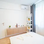Spacious Newly Renovated 2br With Balcony 公寓