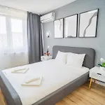 Spacious Newly Renovated 2br With Balcony