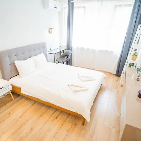 Appartement Spacious Newly Renovated 2br With Balcony