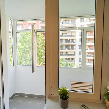 Spacious Newly Renovated 2br With Balcony Apartamento