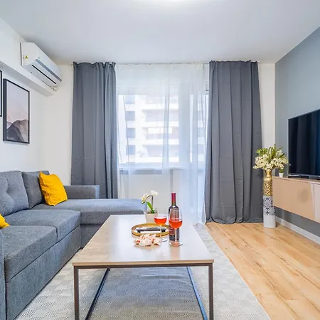 Spacious Newly Renovated 2br With Balcony * 布加勒斯特