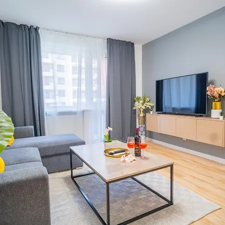 Spacious Newly Renovated 2br With Balcony * Bucharest