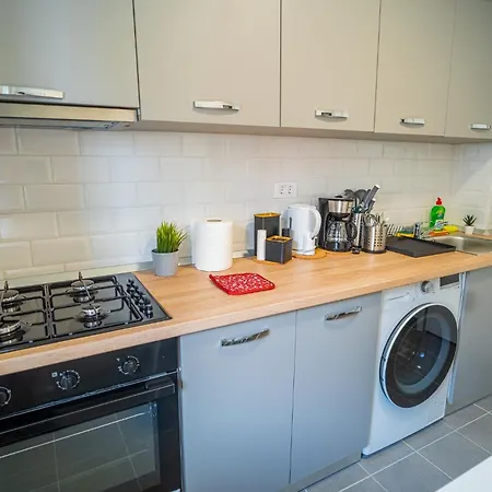 Spacious Newly Renovated 2br With Balcony בוקרשט