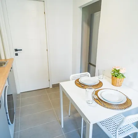 Spacious Newly Renovated 2br With Balcony Апартаменты