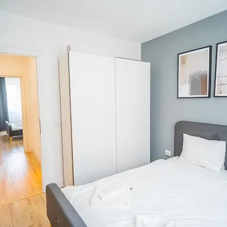 Spacious Newly Renovated 2br With Balcony Bukarest
