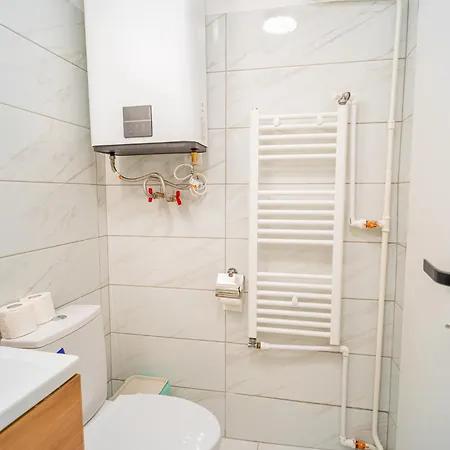 Апартаменты Spacious Newly Renovated 2br With Balcony *