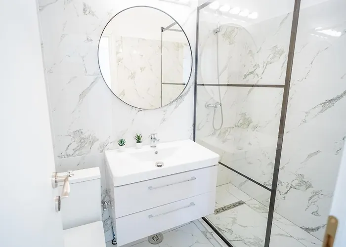 公寓 Spacious Newly Renovated 2br With Balcony