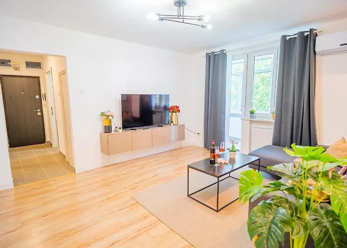 Spacious Newly Renovated 2br With Balcony *