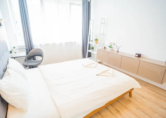 דירה Spacious Newly Renovated 2br With Balcony בוקרשט