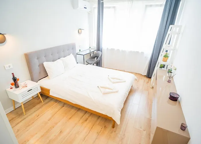 公寓 Spacious Newly Renovated 2br With Balcony