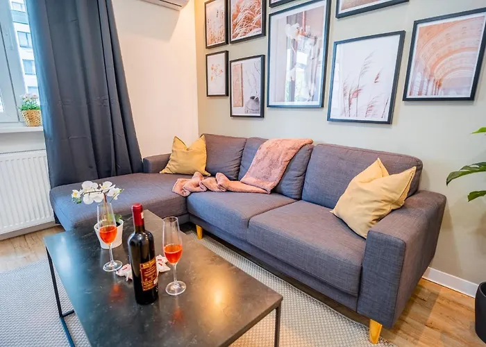 Spacious Newly Renovated 2br With Balcony בוקרשט