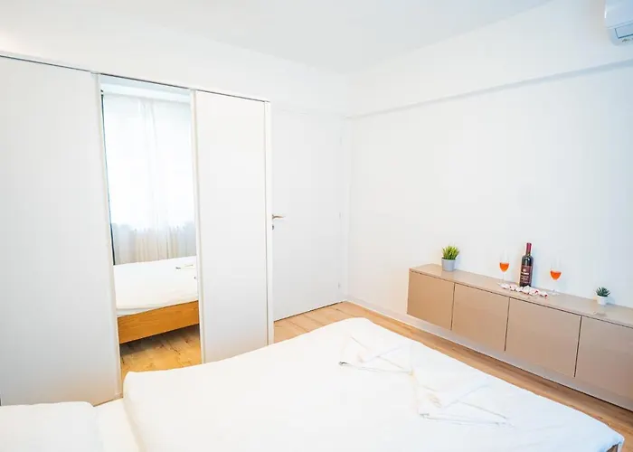 Spacious Newly Renovated 2br With Balcony דירה