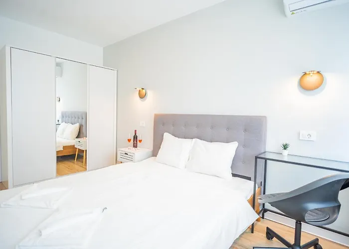 Spacious Newly Renovated 2br With Balcony