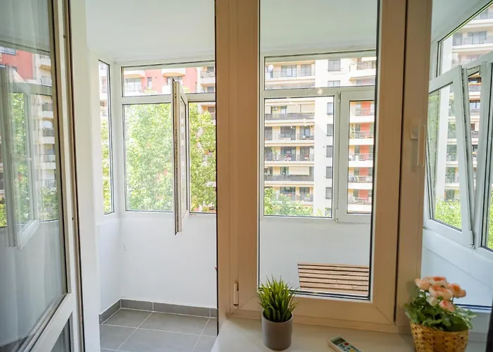Spacious Newly Renovated 2br With Balcony Apartment