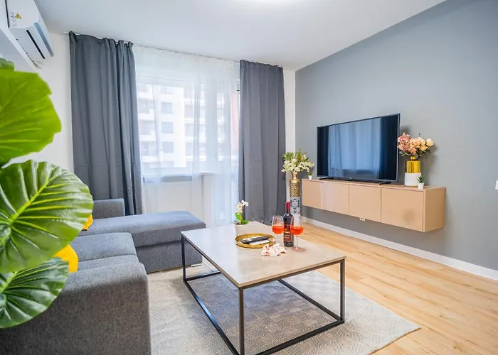 Spacious Newly Renovated 2br With Balcony * בוקרשט