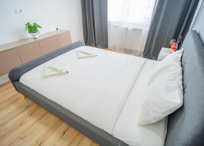 Spacious Newly Renovated 2br With Balcony דירה