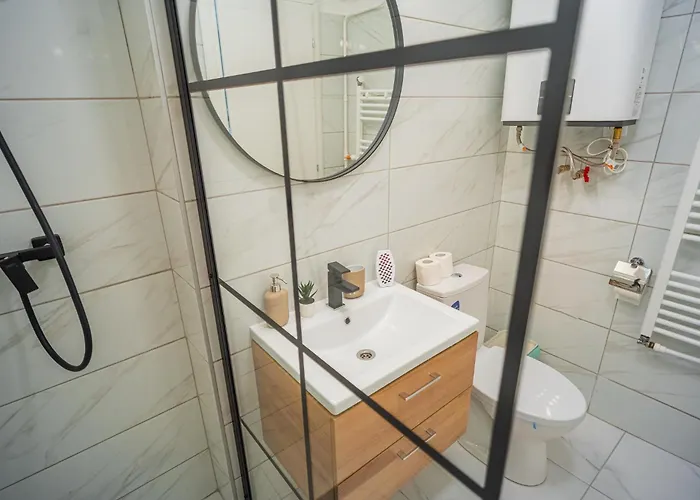 דירה Spacious Newly Renovated 2br With Balcony