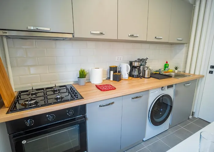 Spacious Newly Renovated 2br With Balcony 布加勒斯特