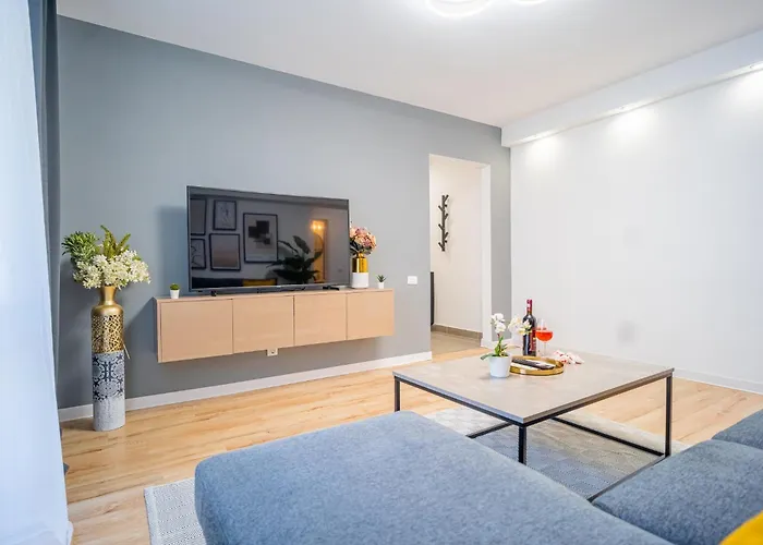 Spacious Newly Renovated 2br With Balcony 公寓 *