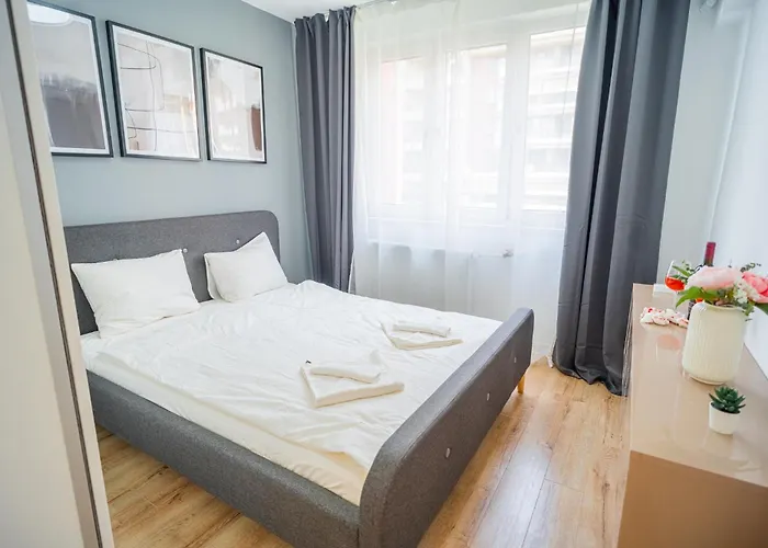 דירה Spacious Newly Renovated 2br With Balcony *