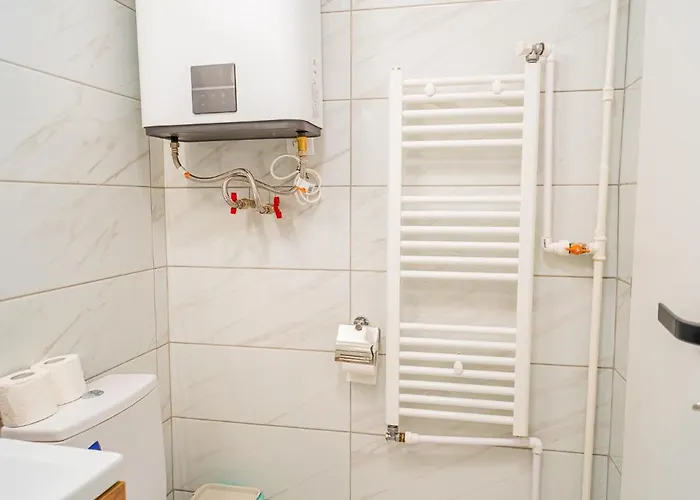 דירה Spacious Newly Renovated 2br With Balcony *