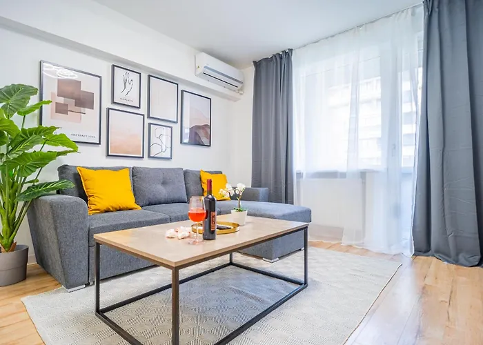 Spacious Newly Renovated 2br With Balcony בוקרשט