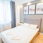 Spacious Newly Renovated 2br With Balcony 부쿠레슈티