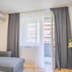 Spacious Newly Renovated 2br With Balcony 아파트