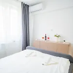 Spacious Newly Renovated 2br With Balcony 아파트 부쿠레슈티