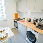 Spacious Newly Renovated 2br With Balcony * 부쿠레슈티