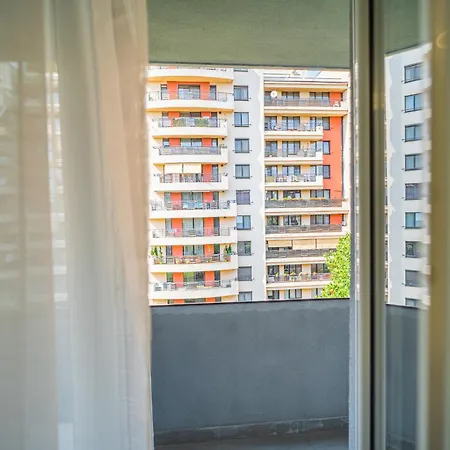 아파트 Spacious Newly Renovated 2br With Balcony