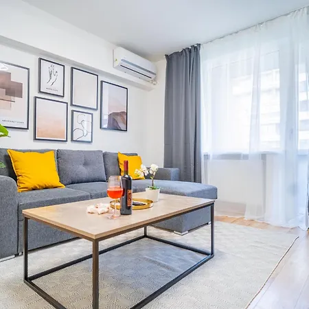Spacious Newly Renovated 2br With Balcony 부쿠레슈티
