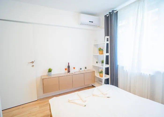 Spacious Newly Renovated 2br With Balcony 아파트