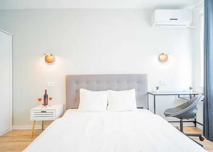 Spacious Newly Renovated 2br With Balcony 부쿠레슈티