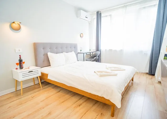 아파트 Spacious Newly Renovated 2br With Balcony 부쿠레슈티