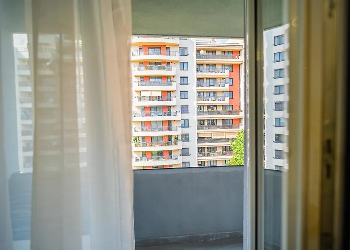 아파트 Spacious Newly Renovated 2br With Balcony