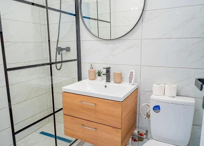 Spacious Newly Renovated 2br With Balcony * 부쿠레슈티