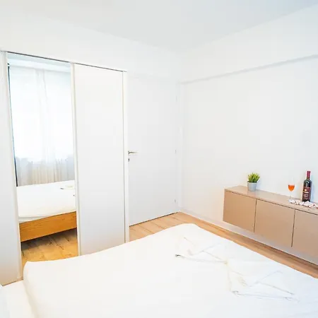 Spacious Newly Renovated 2br With Balcony Appartamento