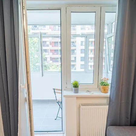 Appartamento Spacious Newly Renovated 2br With Balcony Bucarest