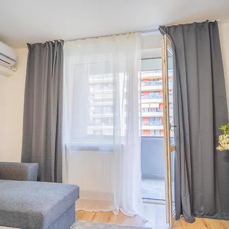 Spacious Newly Renovated 2br With Balcony Апартаменты